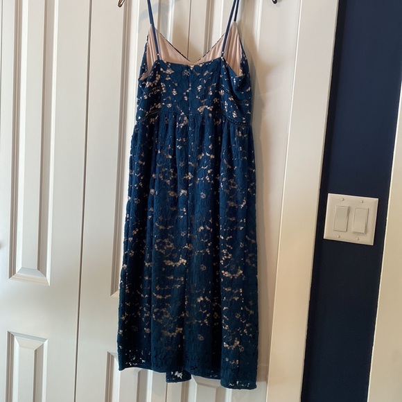 Babaton size 4 teal lace dress - Picture 2 of 4